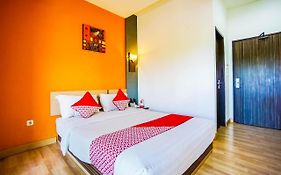 Oyo 770 De Nearby Hotel